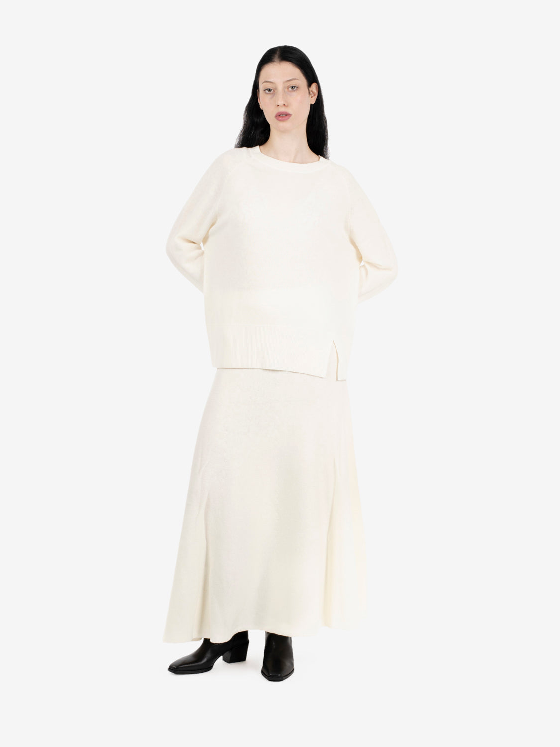 Maglione girocollo con spacco burro