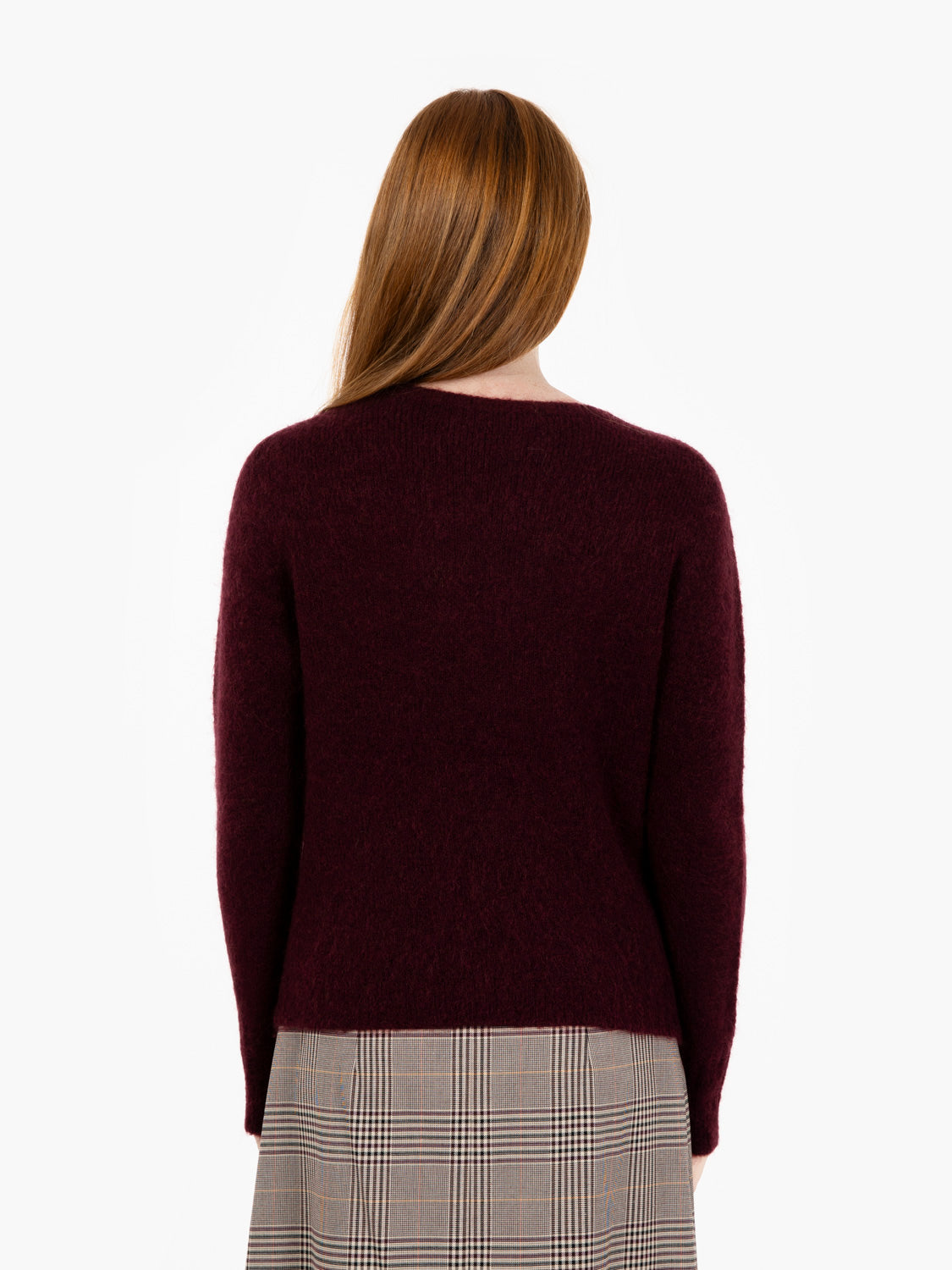 Maglione girocollo con spilla bordeaux