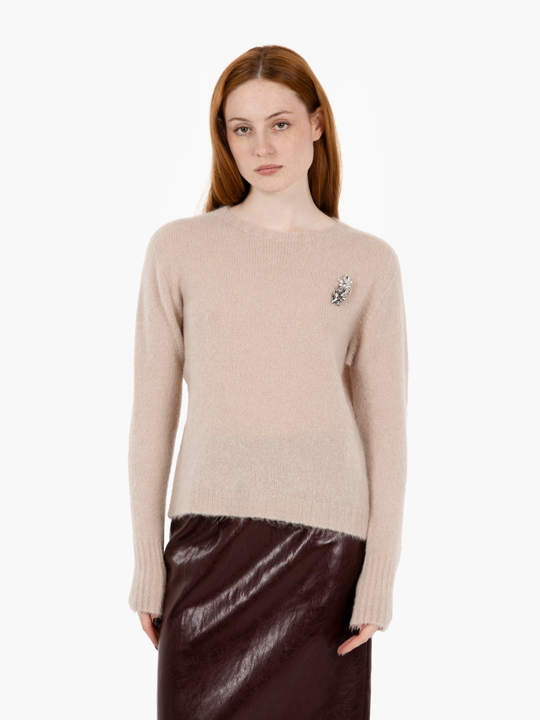 Crewneck sweater with chalk pin