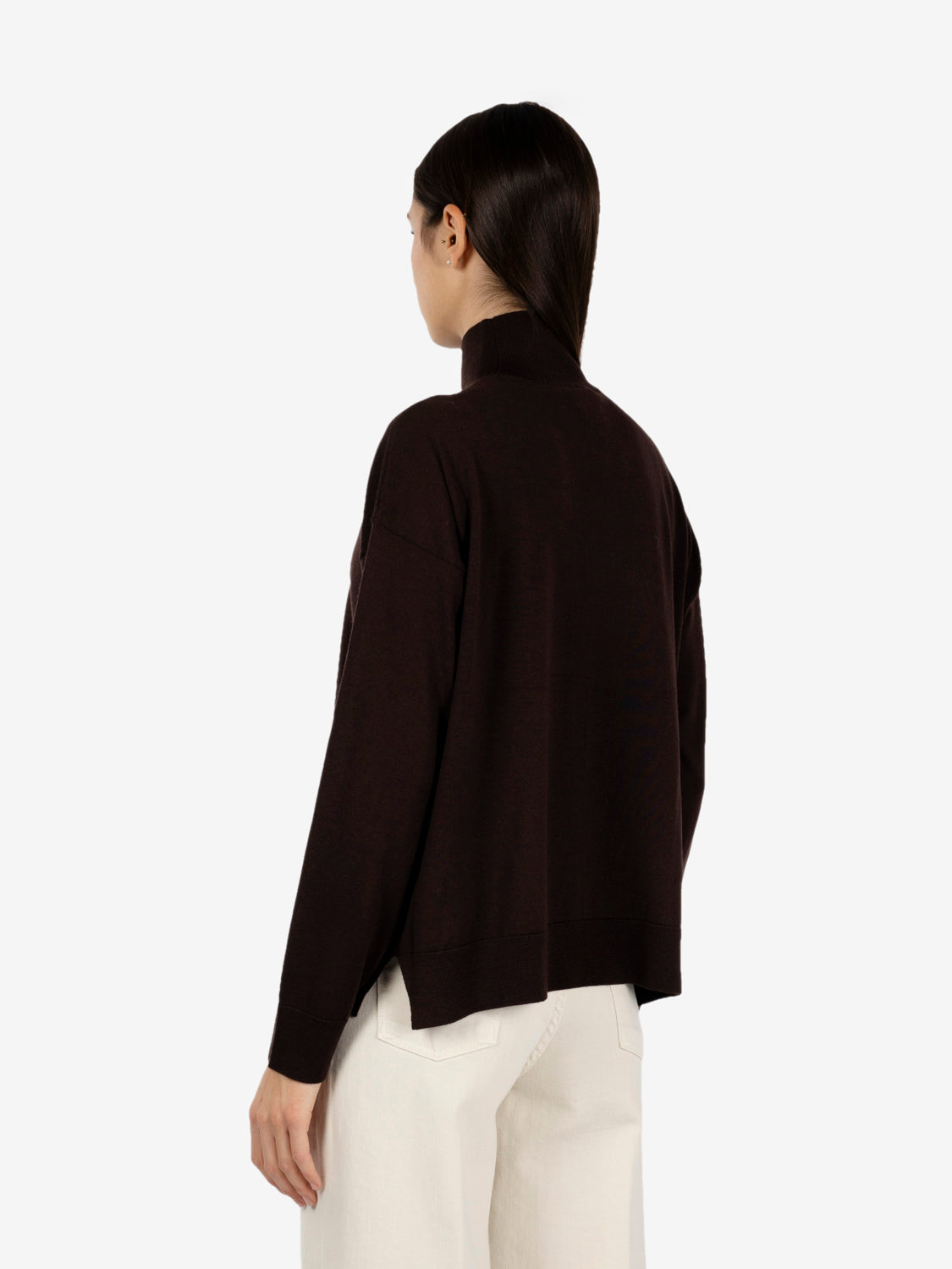 Maglione in lana collo alto fondente