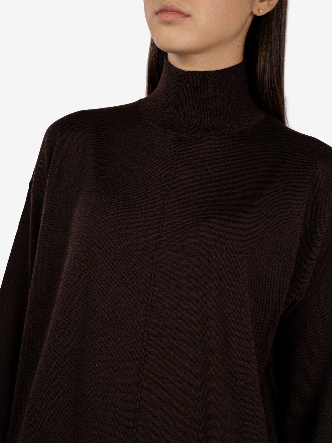 Maglione in lana collo alto fondente
