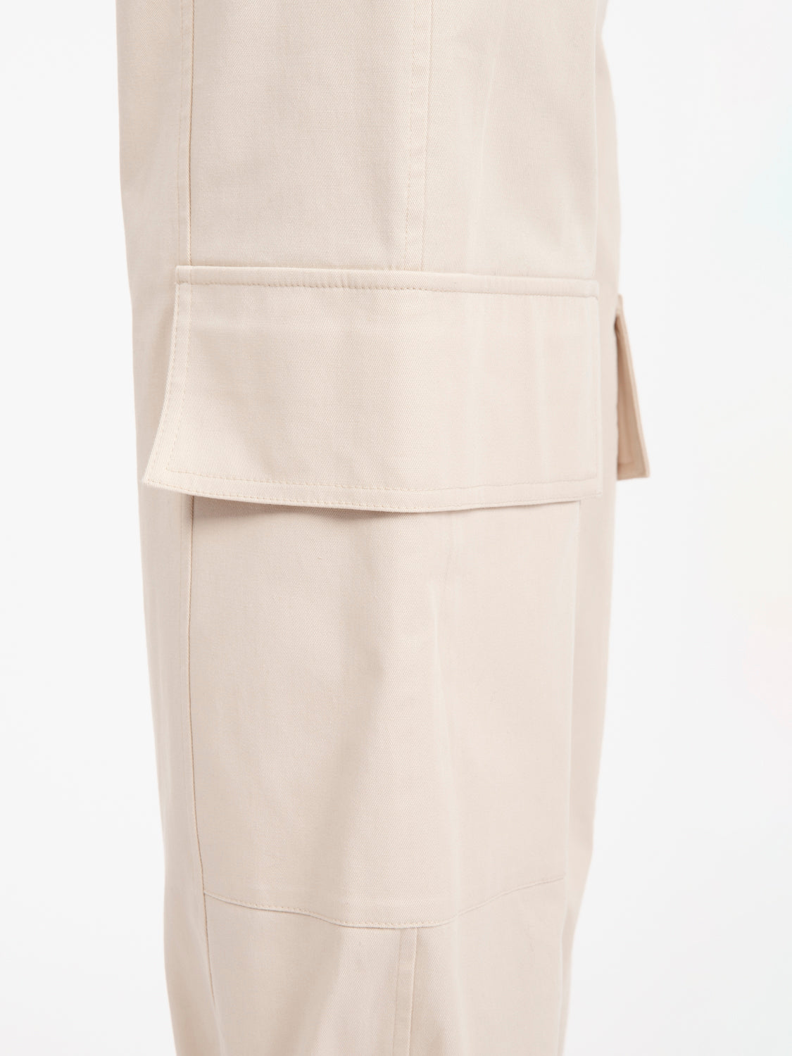 Cargo pants with ecru elastic