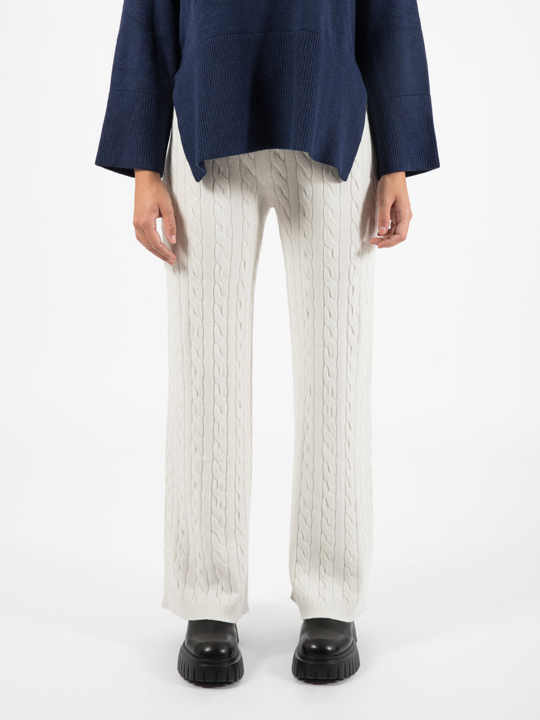 Pantaloni in maglia panna
