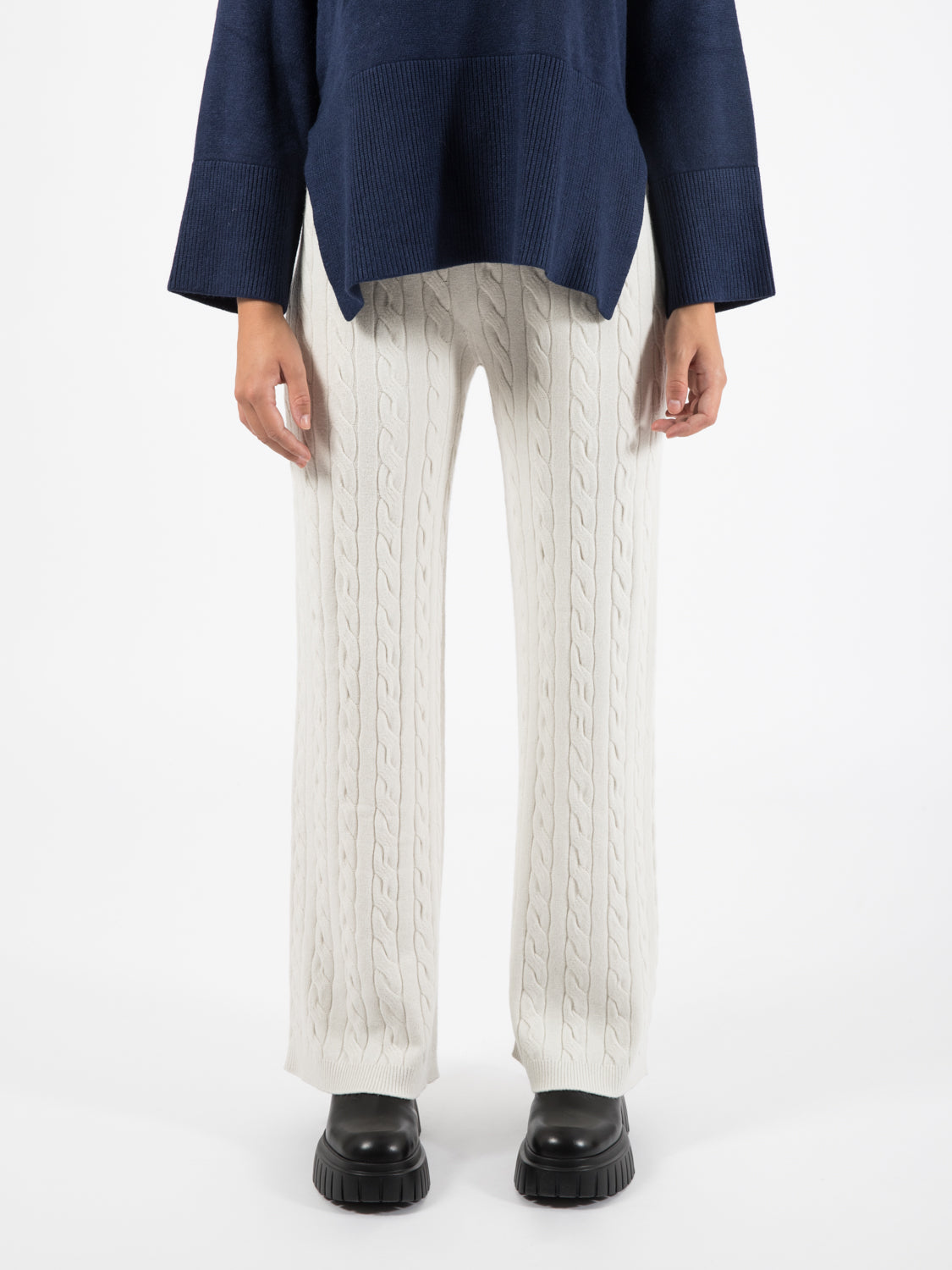 Pantaloni in maglia panna