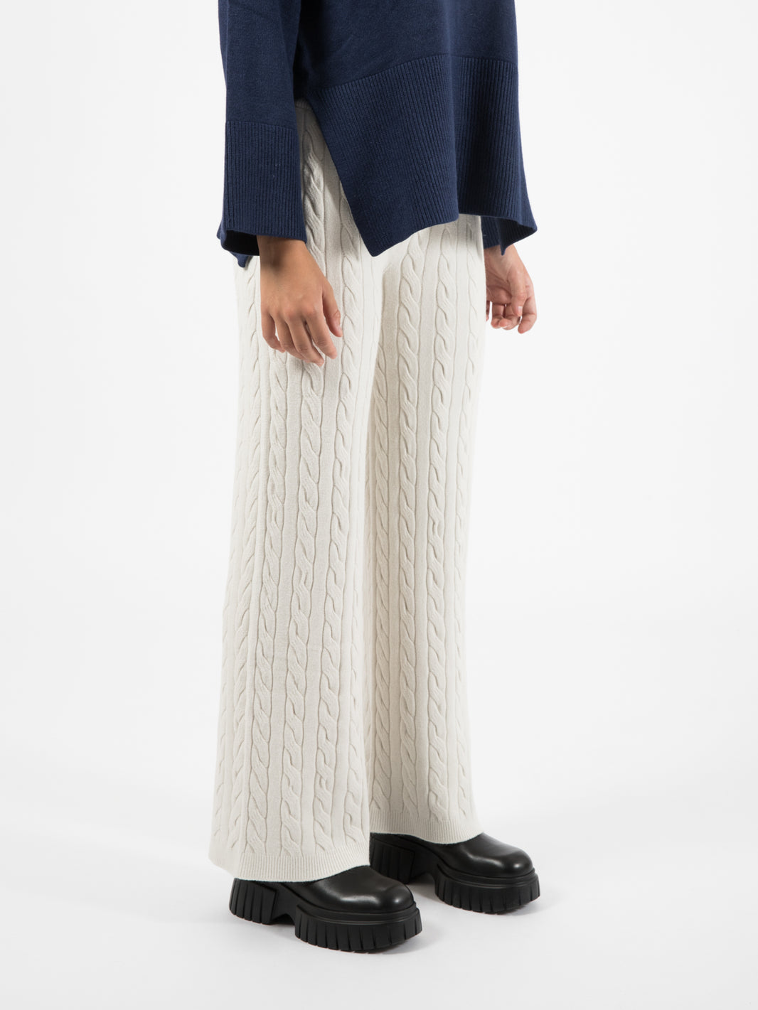 Pantaloni in maglia panna