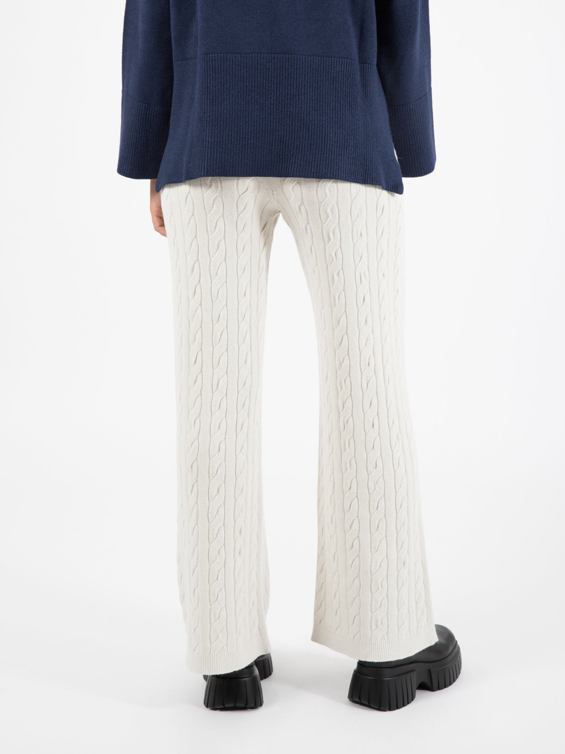 Pantaloni in maglia panna