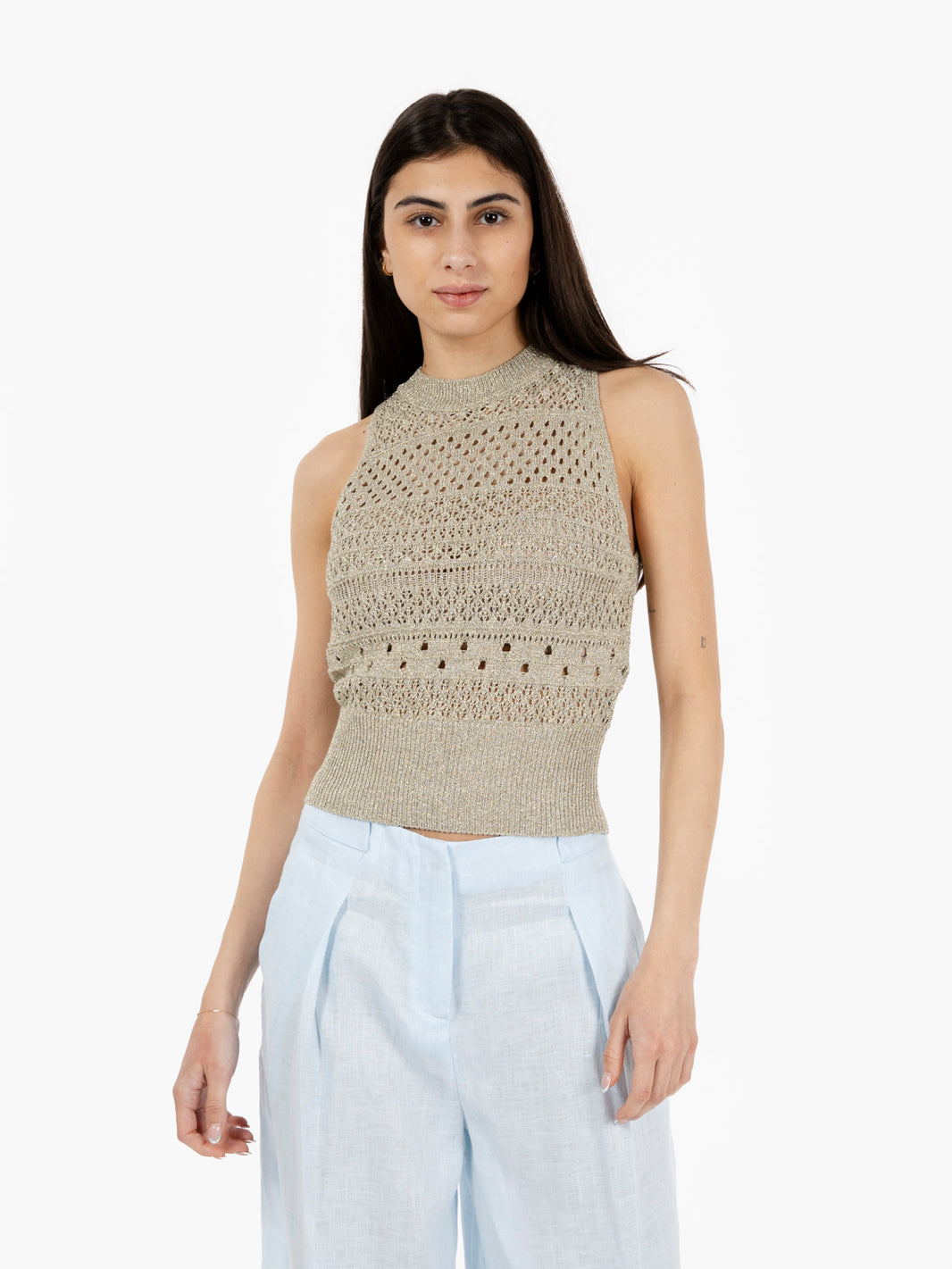 Top smanicato traforato beige