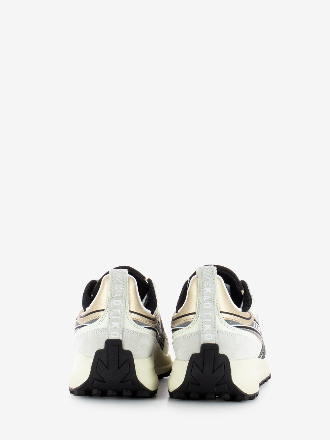 Sneakers Detroit tech gold