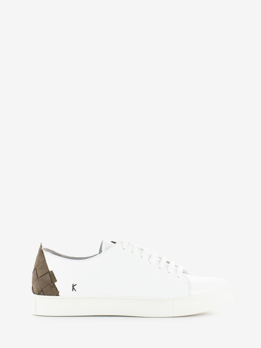 Sneakers in pelle bianca con tallone lavorato