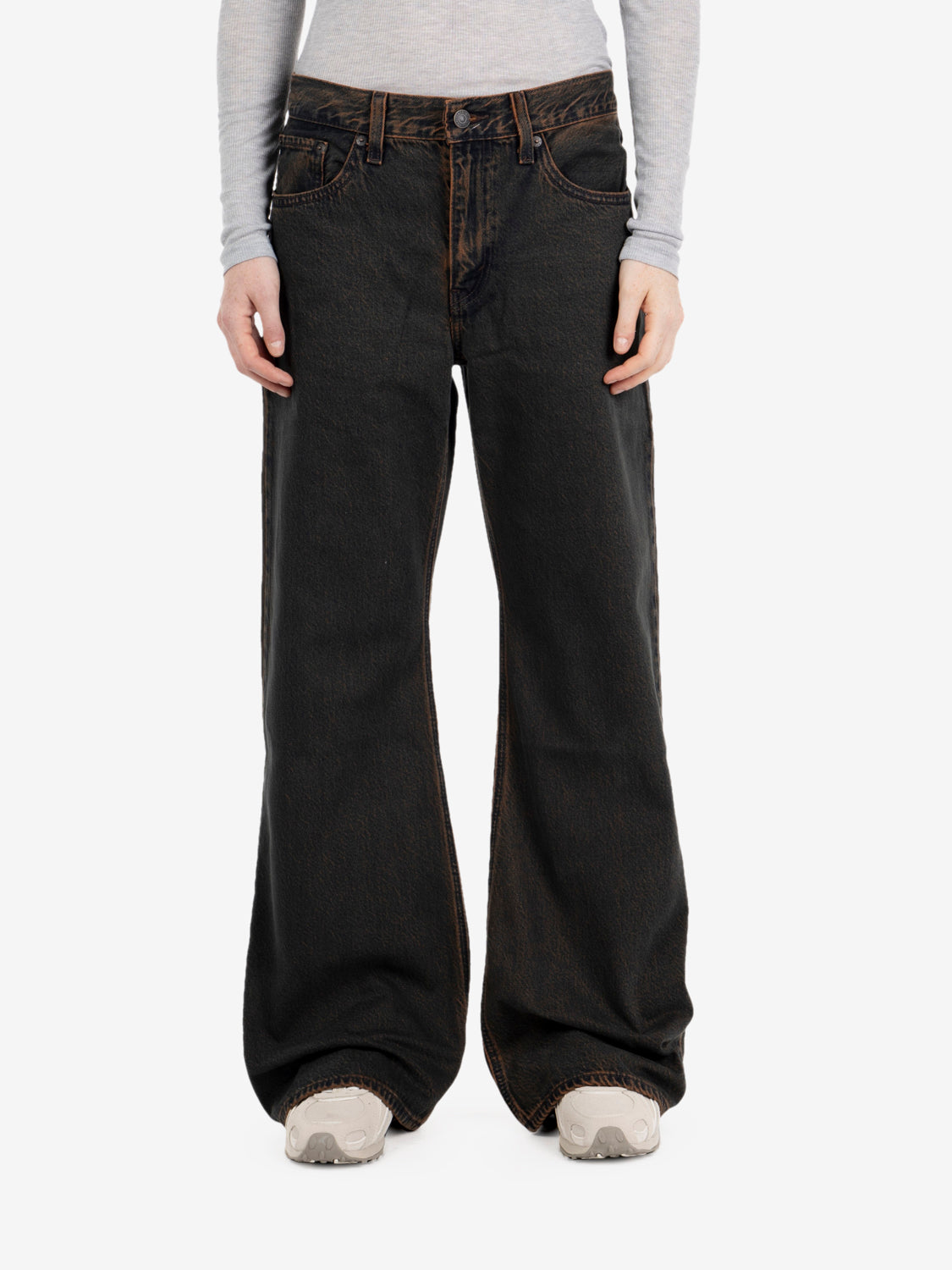 Loose Boot jeans Over A Cup - Brown