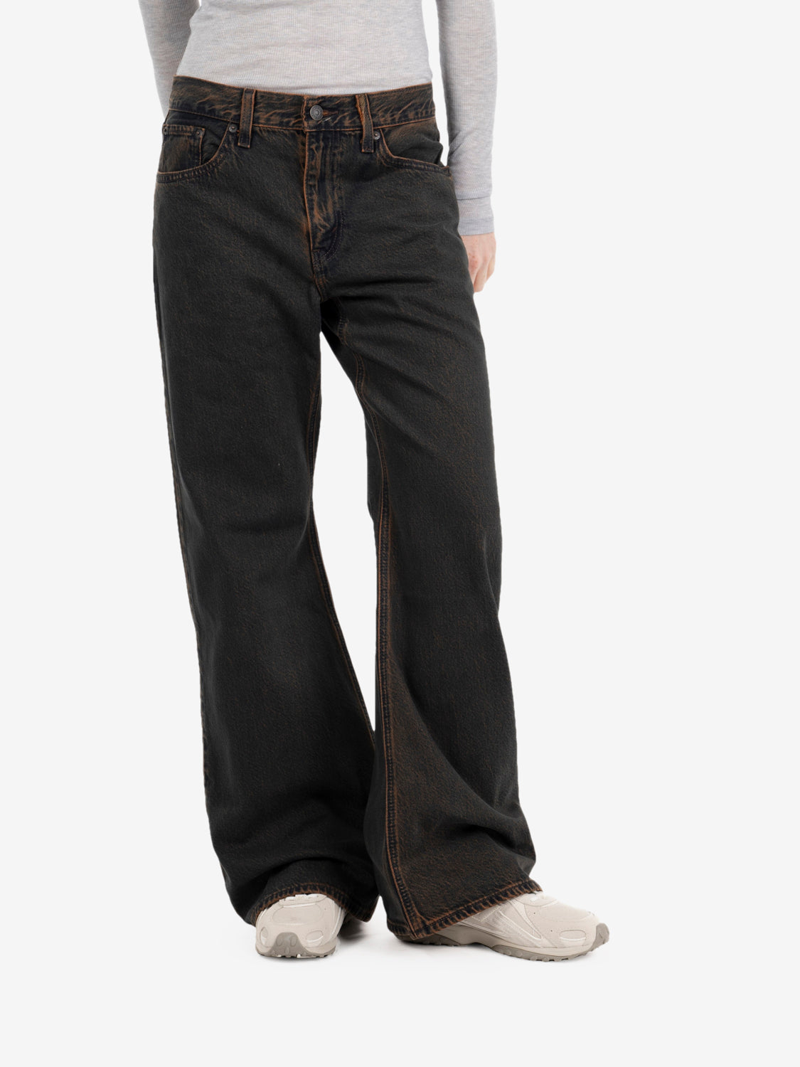 Loose Boot jeans Over A Cup - Brown