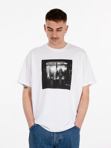 Relaxed fit tee phone booth white / black