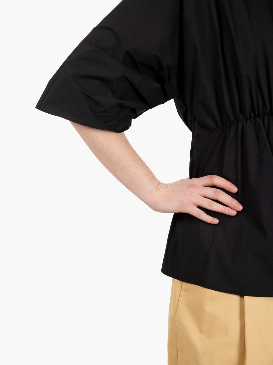 Blusa arricciata nera