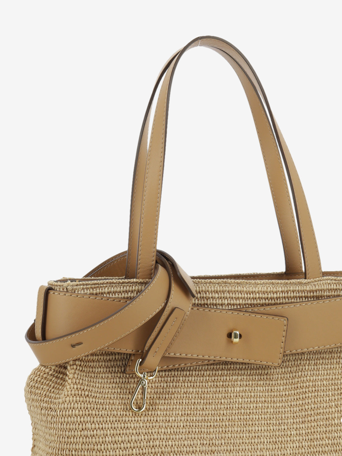 Natural raffia bag
