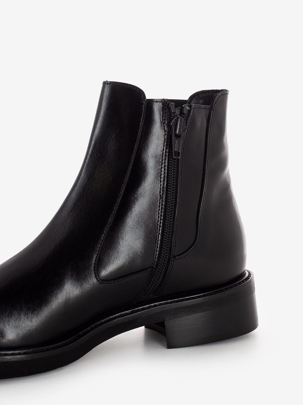 BLACK LEATHER ZIP-UP ANKLE BOOT K689T_NERO