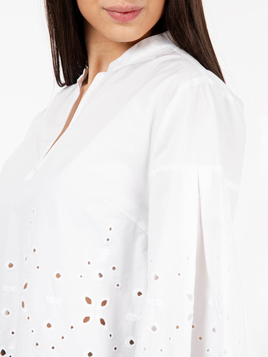 Blusa con dettagli in sangallo bianca
