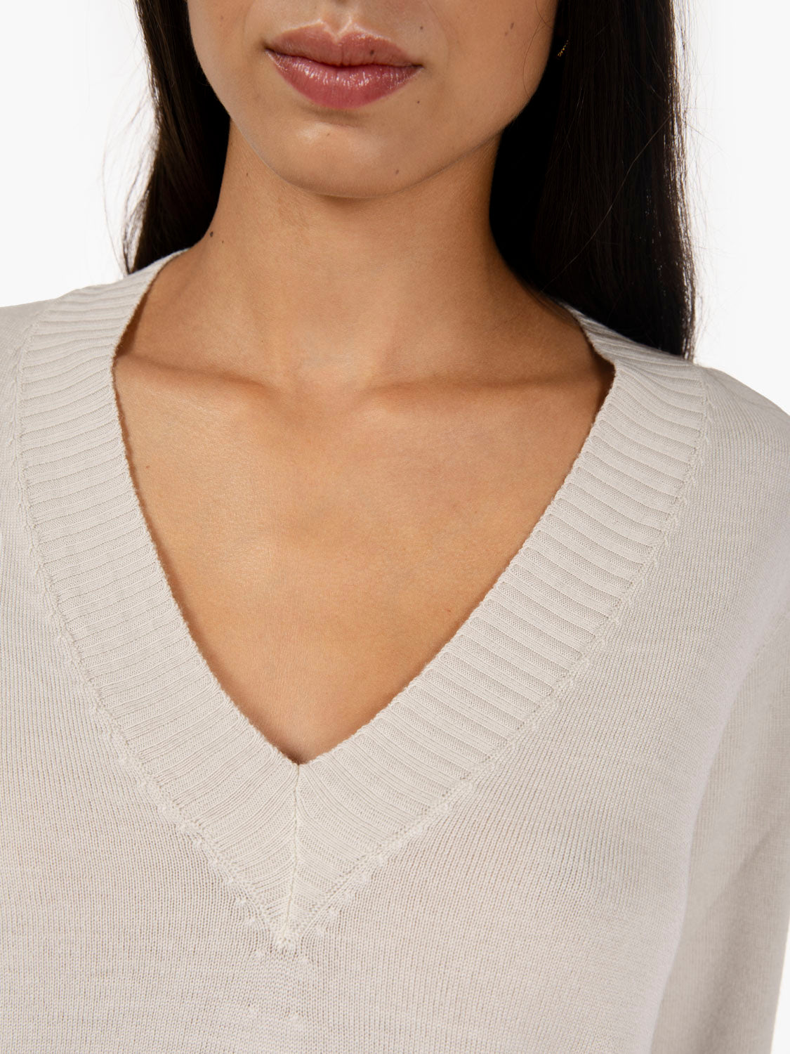 Caffe latte V-neck sweater