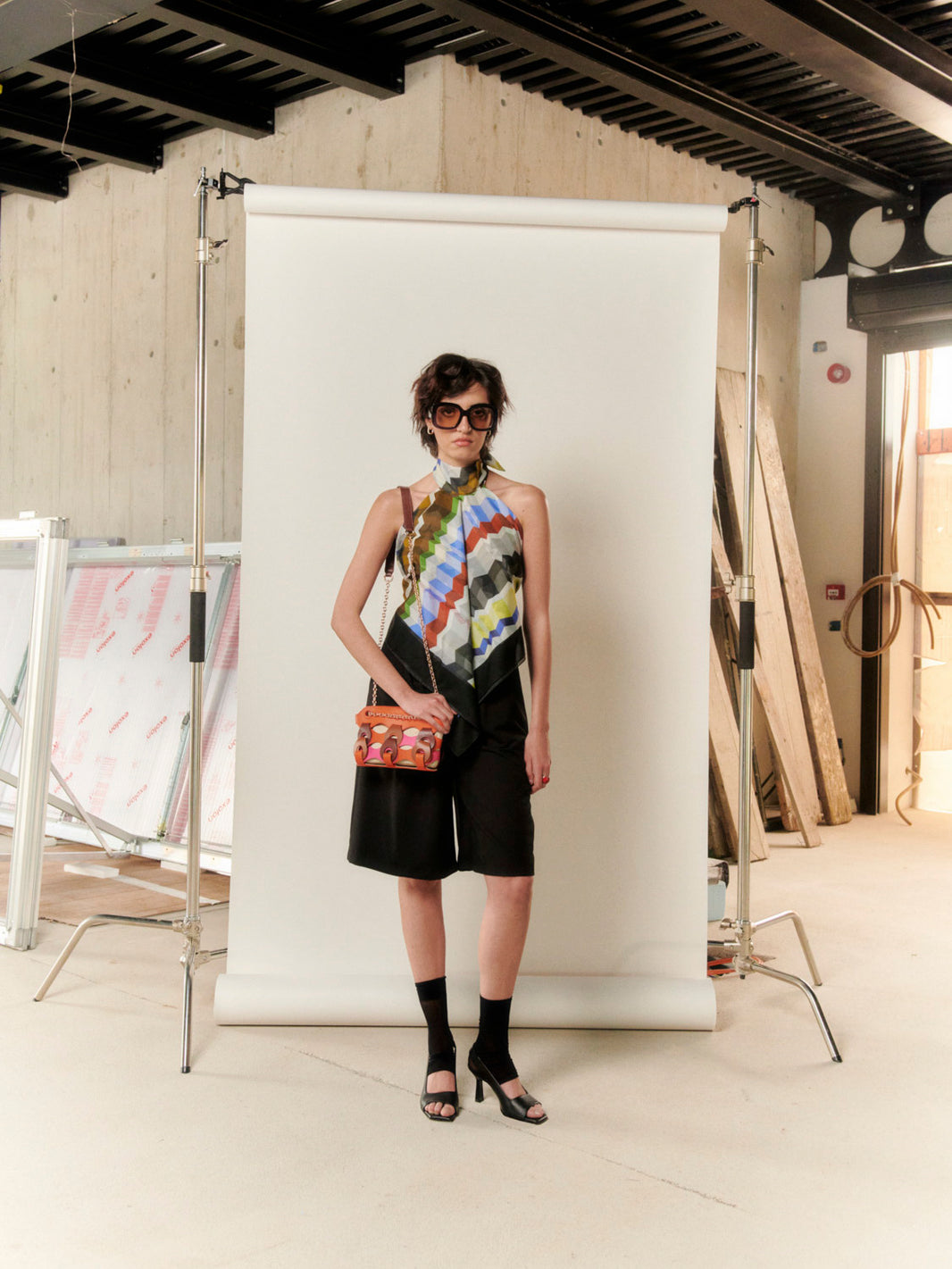 Top a fazzoletto stampa multicolor