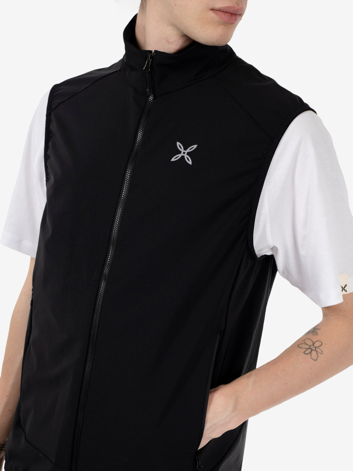 Rise vest black