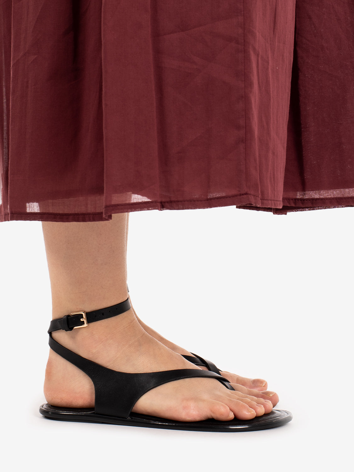 Cow leather black thong sandal