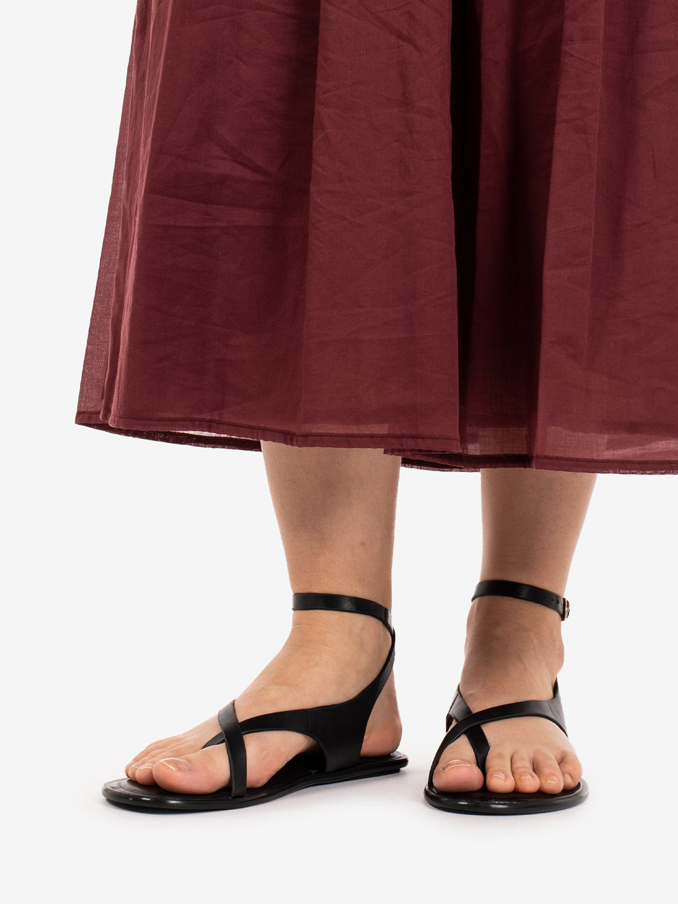 Cow leather black thong sandal