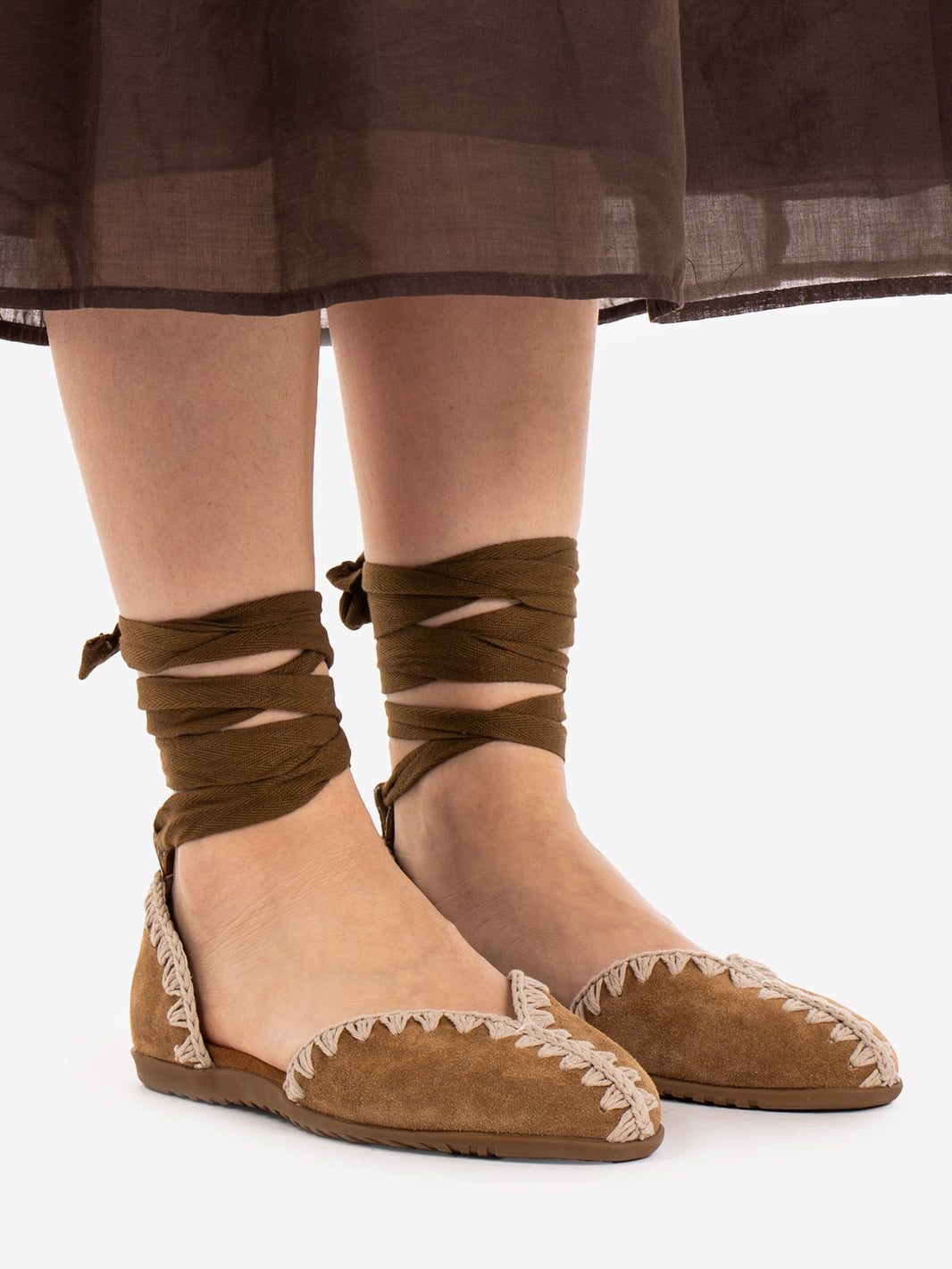 Ballerina with lace cognac
