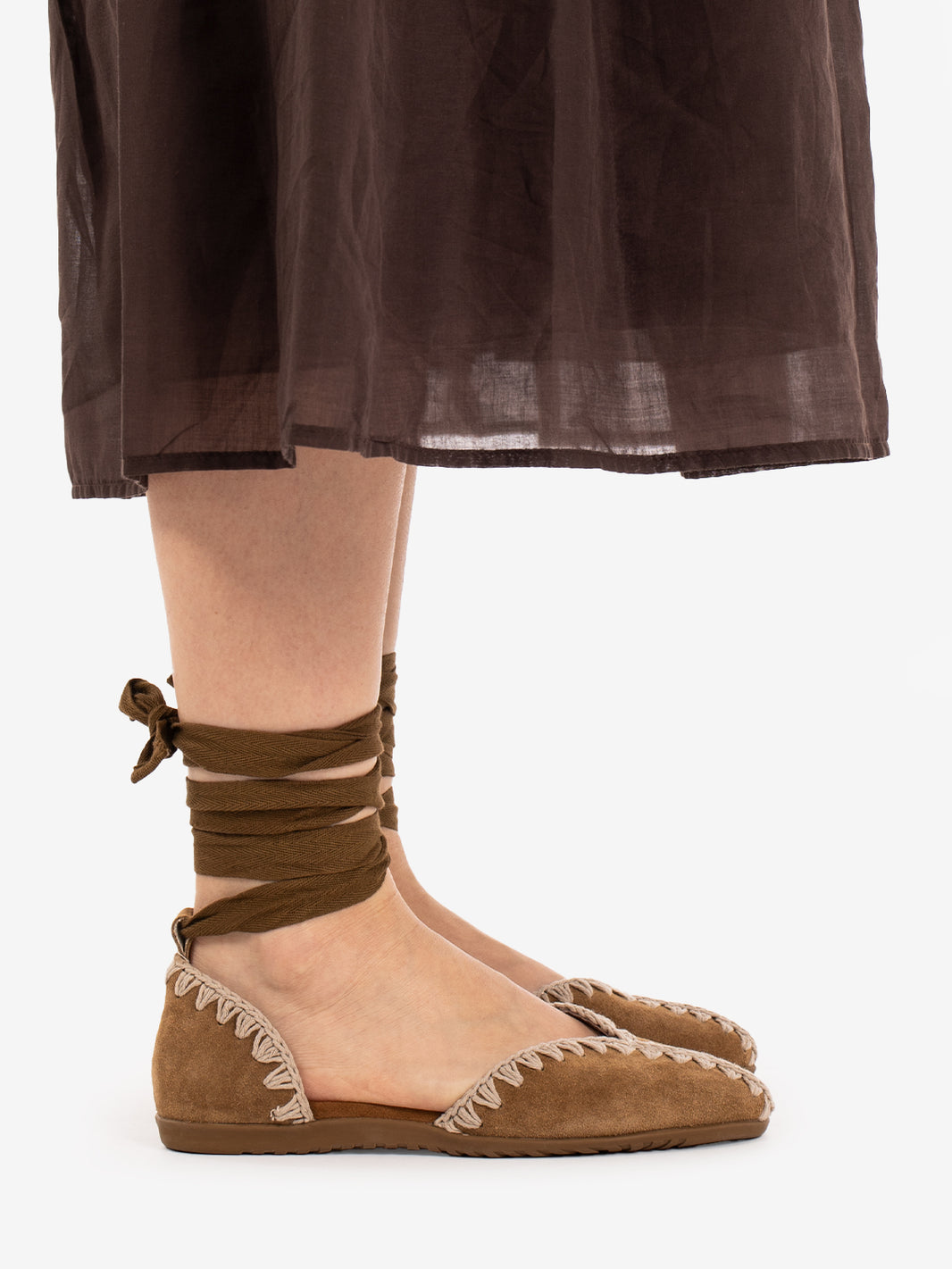 Ballerina with lace cognac