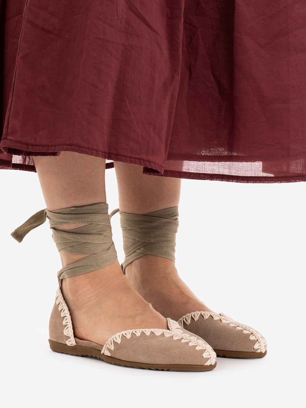 Ballerina with lace pink sand