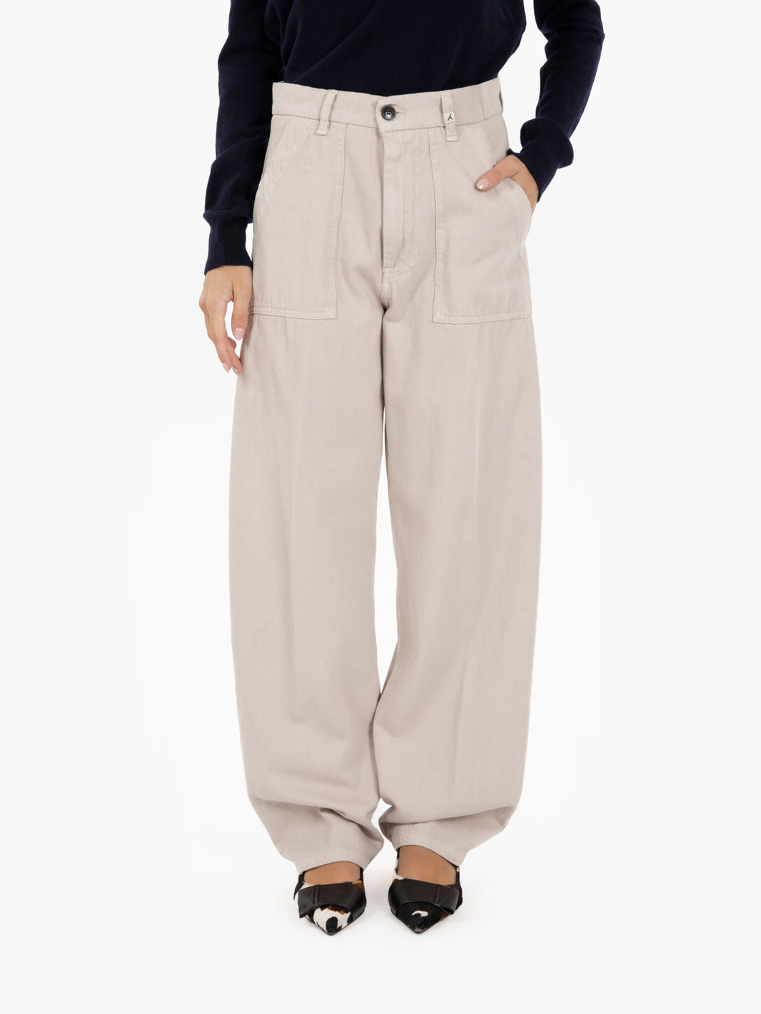 Pantaloni carrot fit fatigue sabbia