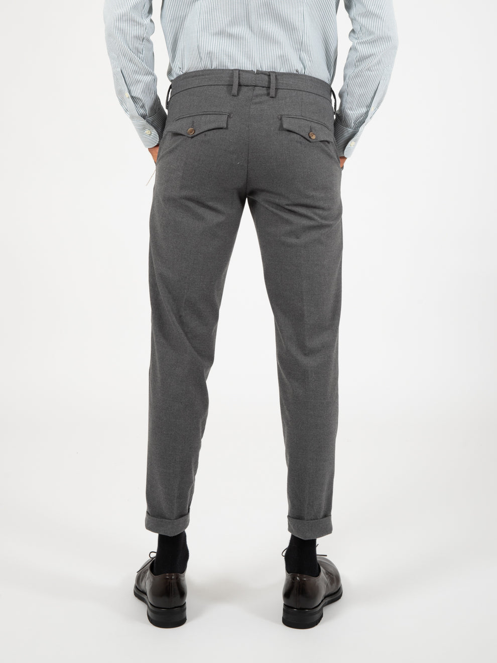 Pantaloni carrot grigi
