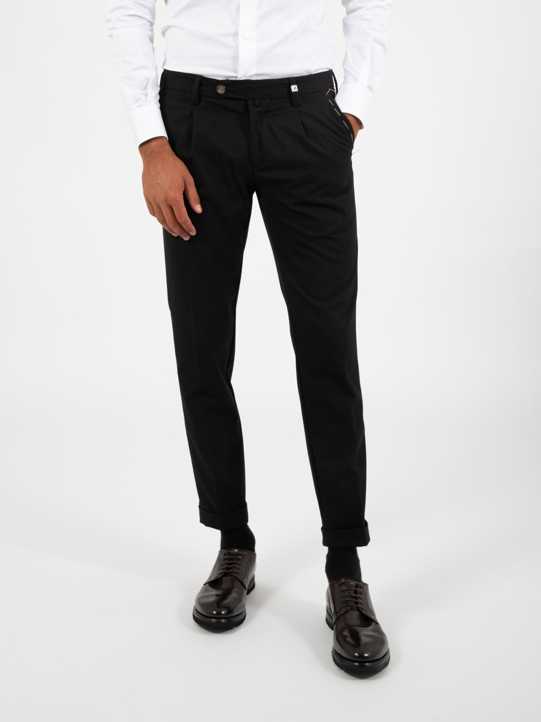 Pantaloni carrot neri