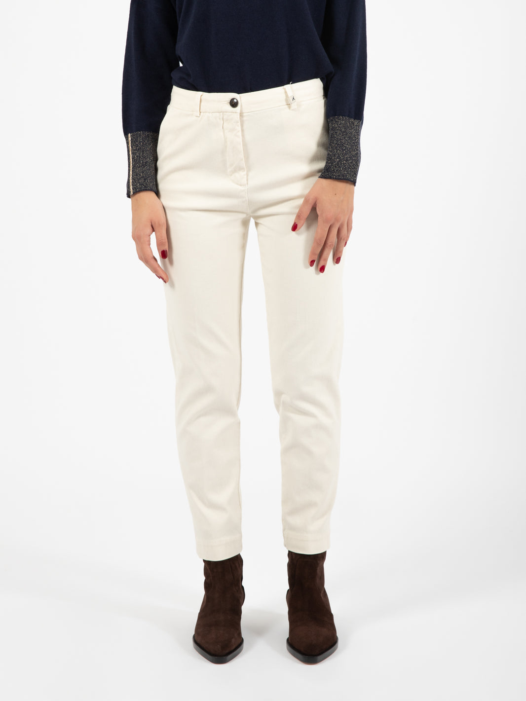 Pantaloni carrot slim panna
