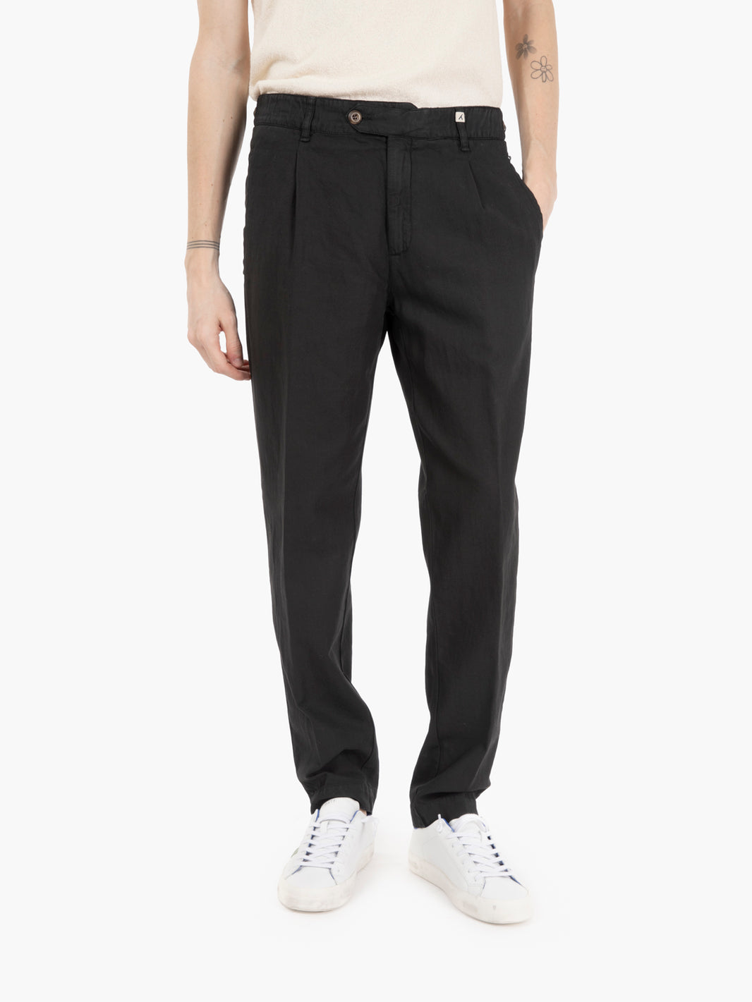 Pantaloni in lino e cotone neri