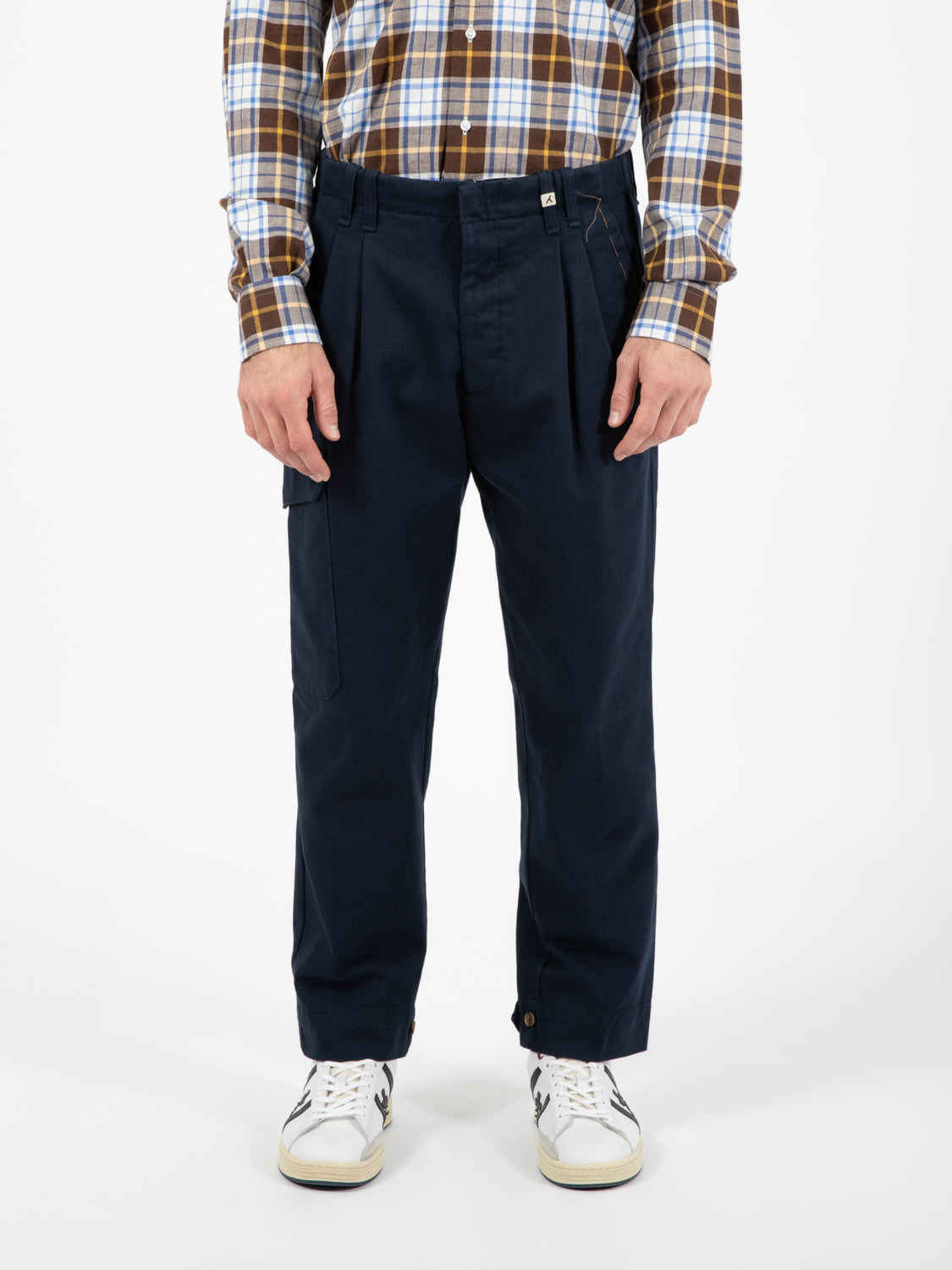 Pantaloni in tela con pinces blu