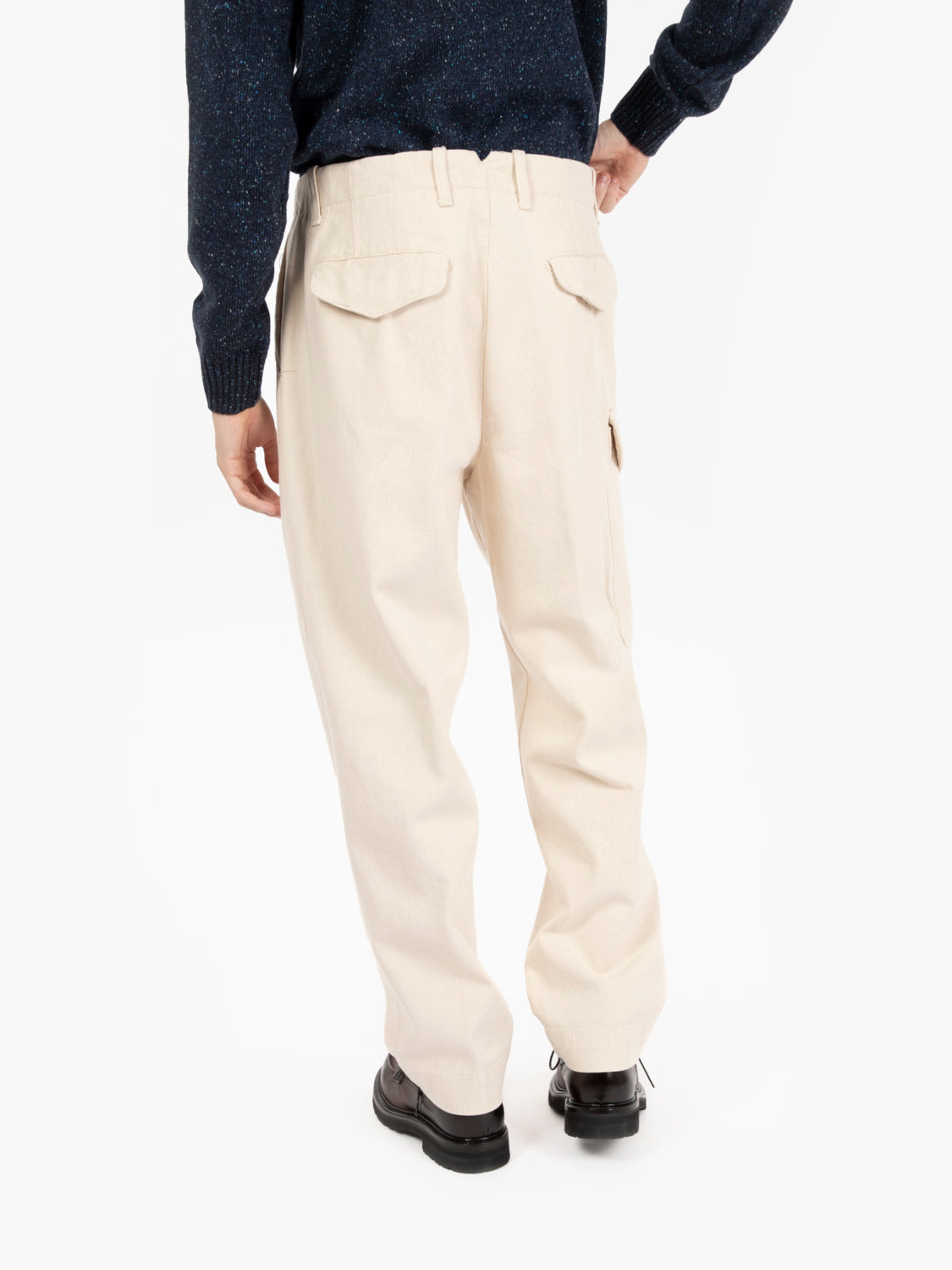 Long trousers with maxi cream pocket