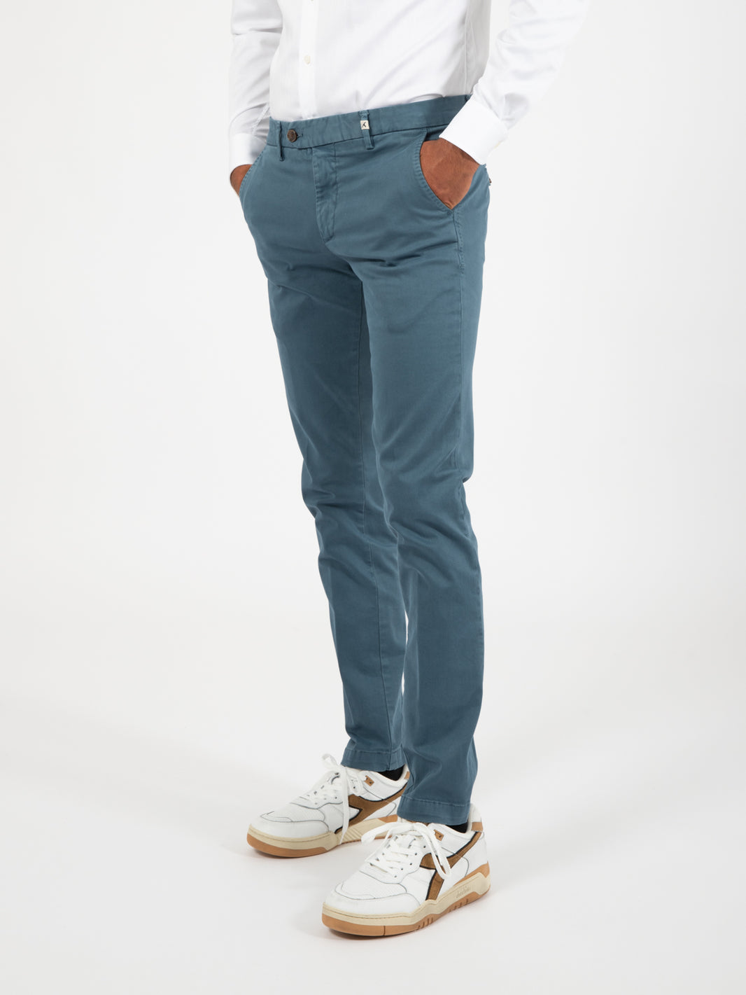Pantaloni slim in cotone avio