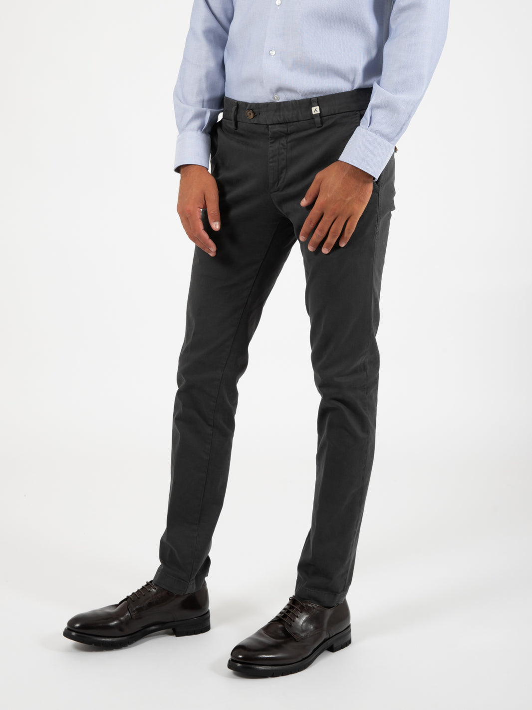 Pantaloni slim in cotone grigi