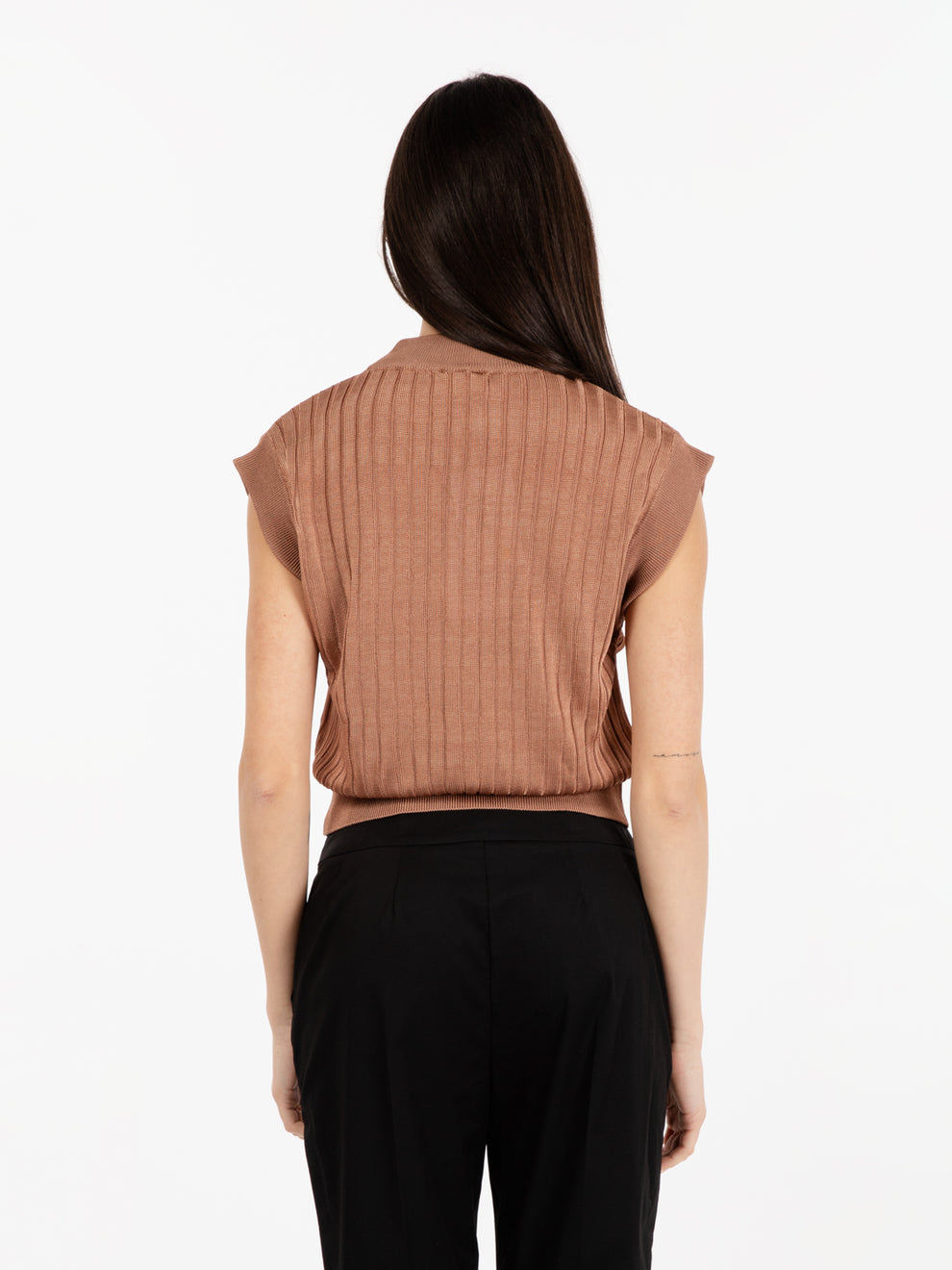 Maglia smanicata a coste beige