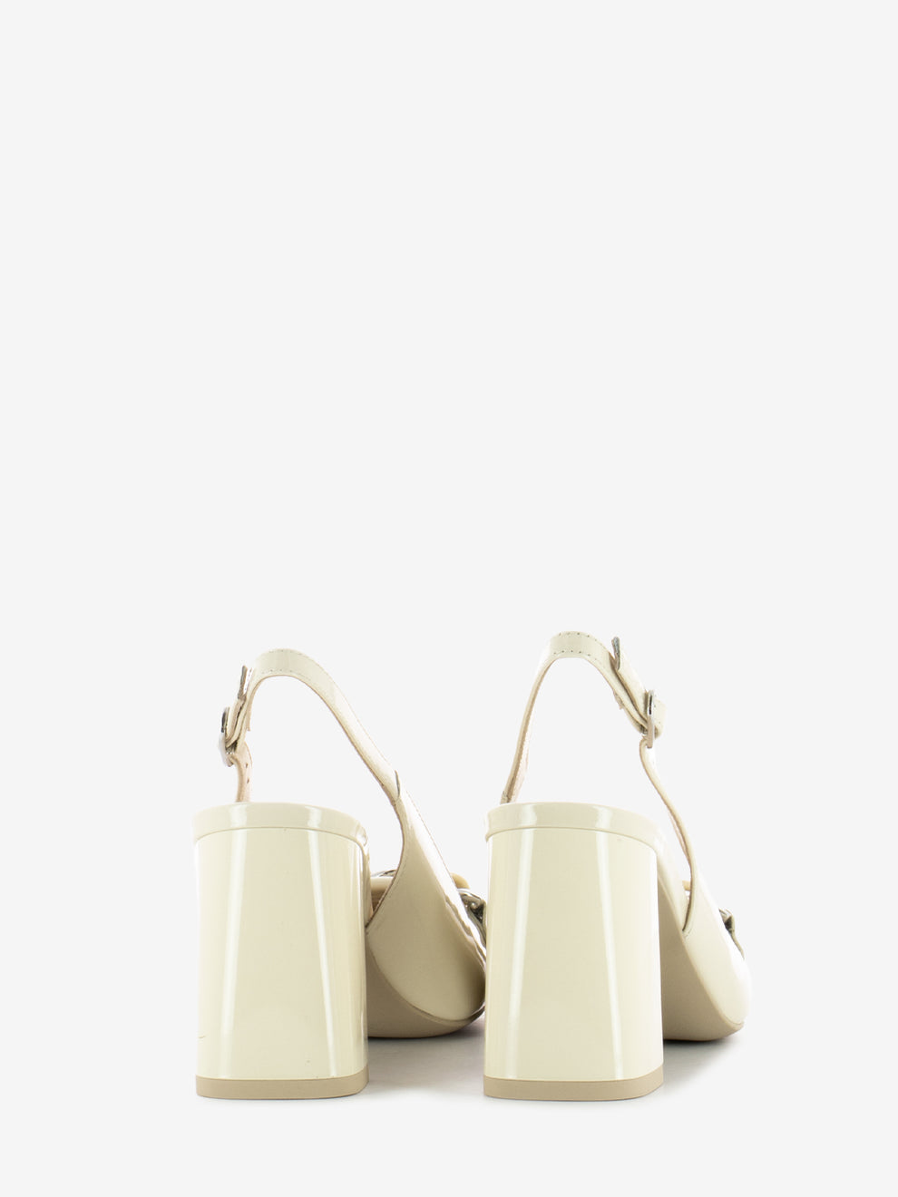 Chanel con catena latte