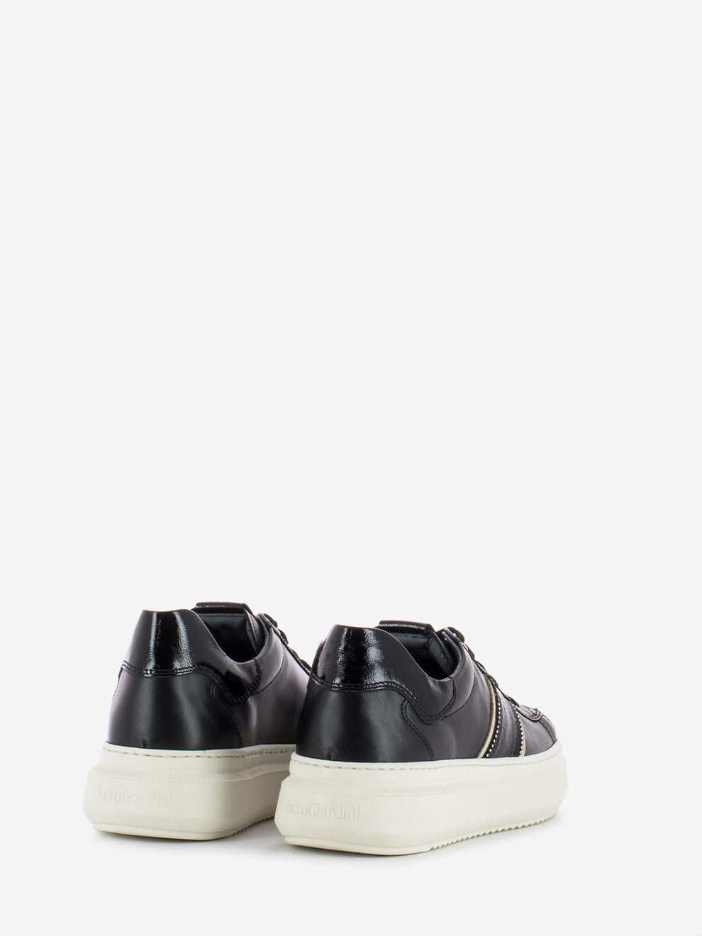 Sneakers in pelle e naplak nero / oro
