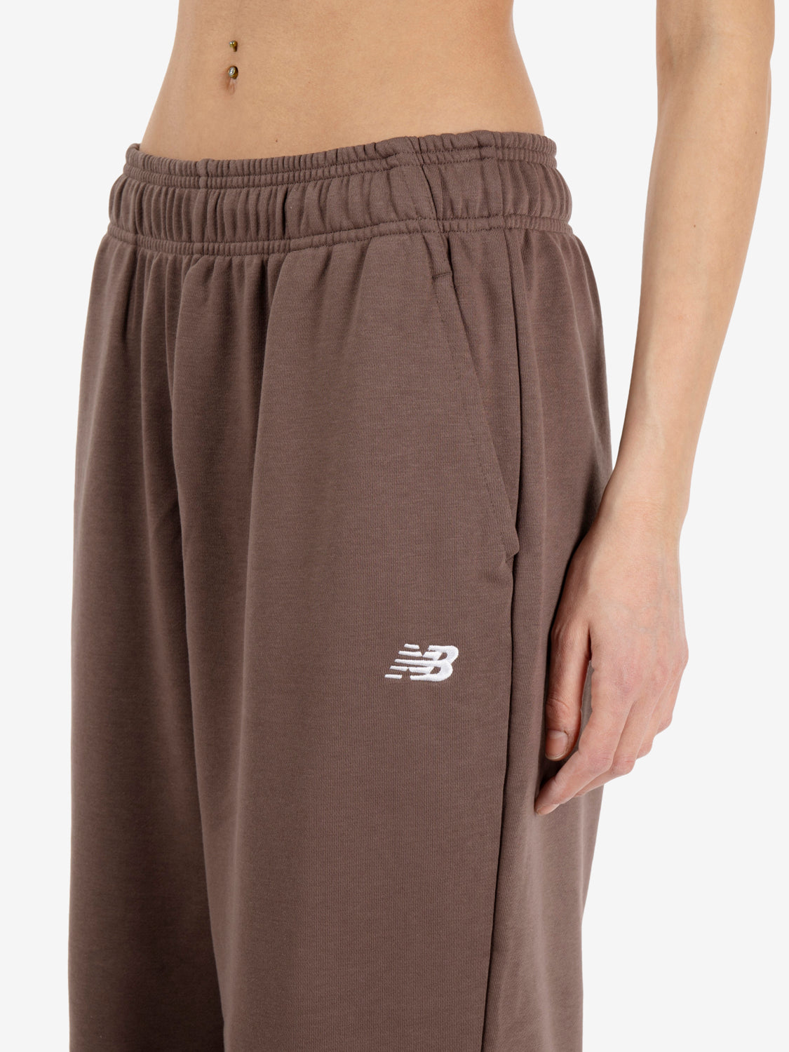 Jogger essential french terry cortado