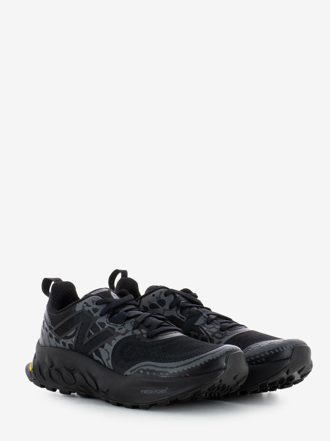 W Thiga 8 textile black trail sneakers