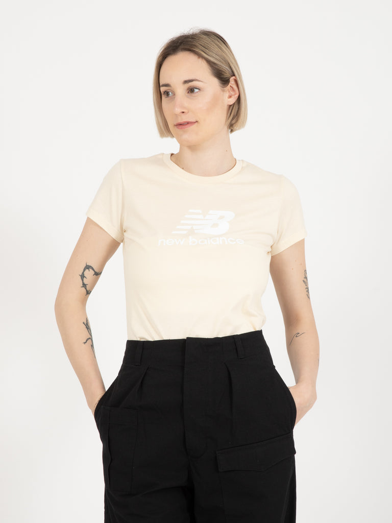 NEW BALANCE - T-shirt Essentials Stacked logo beige