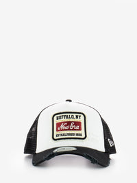 Ne Patch Distress white / black trucker hat