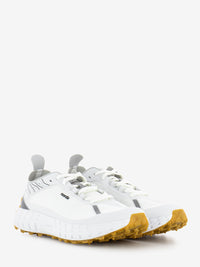 Trail running shoe 001 white / gum