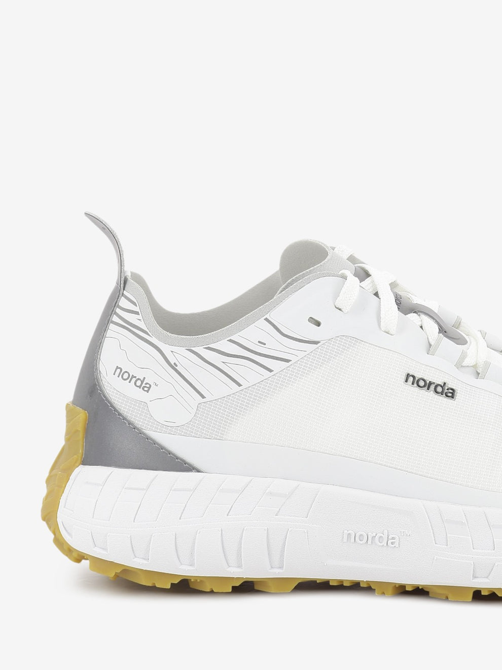 Trail running shoe white / gum