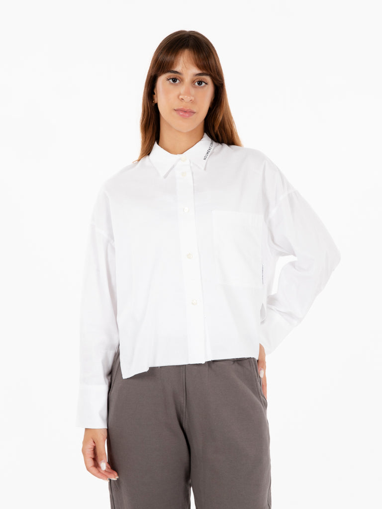 NOU-NOUMENO CONCEPT - Camicia crop con stampe bianca