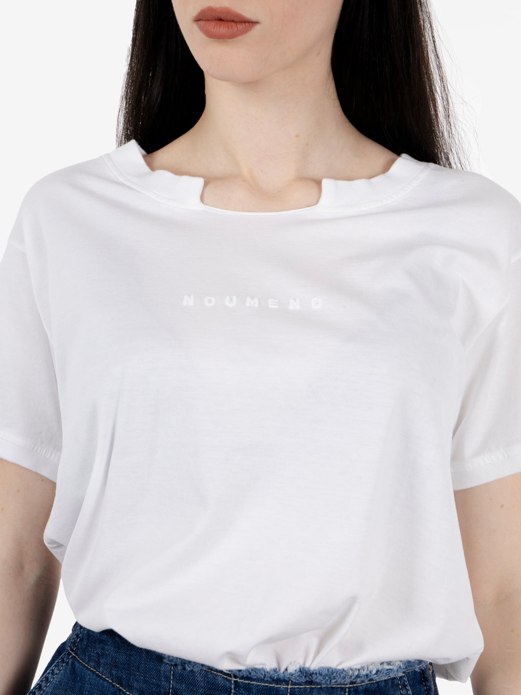 T-Shirt con dettaglio raw cut bianca