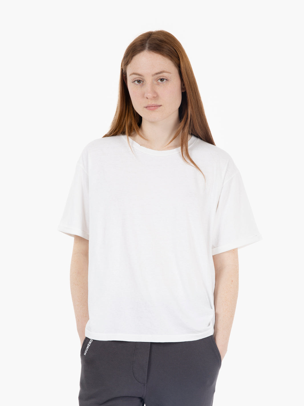 T-shirt girocollo con spacco e grafica sul retro bianco