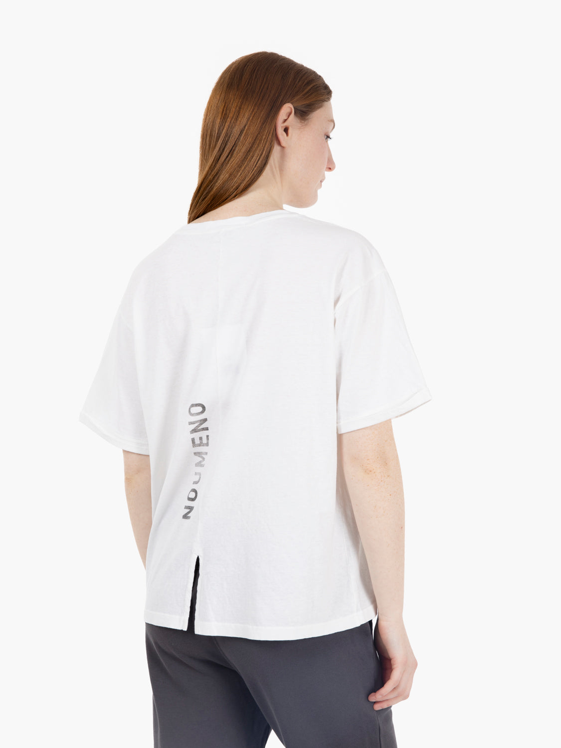 T-shirt girocollo con spacco e grafica sul retro bianco